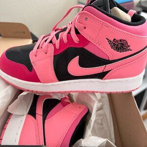 Air Jordan 1 Mid GS ‘Coral Chalk’ Size 5.5Y / 7 Womens